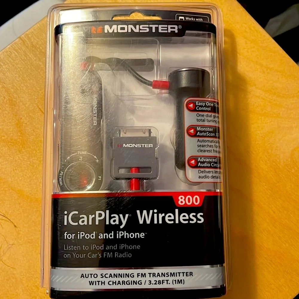 Monster iCarPlay Wireless 300 and 800